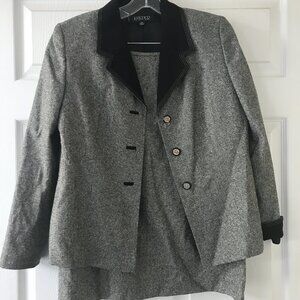 Kasper 2 pc women’s suits set size 10P Gray & Black. Skirt Suit Petite  VINTAGE